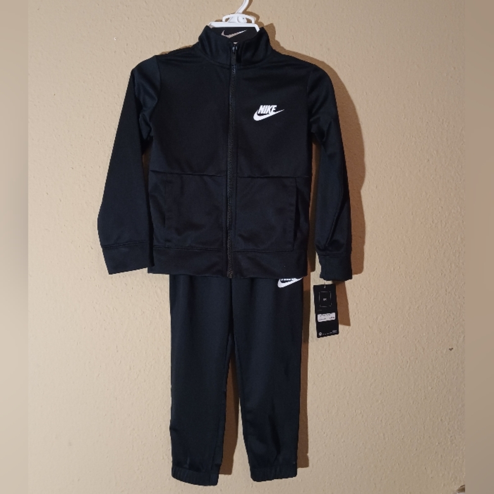 Kids Nike Tracksuit Set – Black Zip-Up Jacket & Joggers